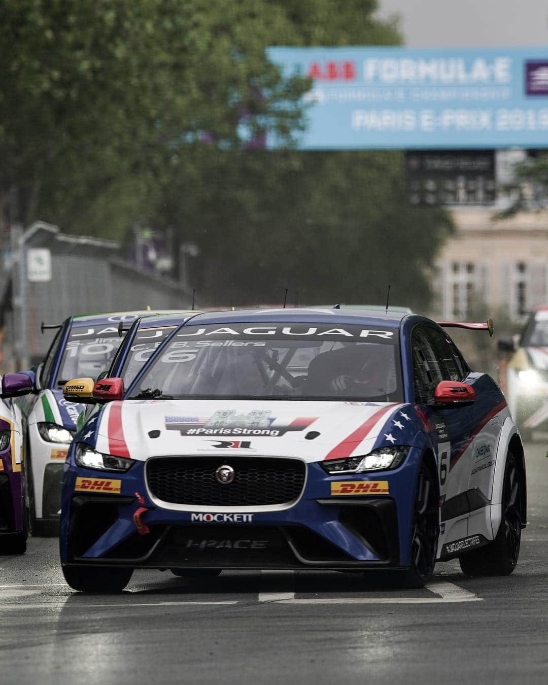 Jaguarさんのインスタグラム写真 - (JaguarInstagram)「The @FIAFormulaE #ParisEPrix was plagued by changeable weather and challenging driving conditions, however Panasonic @JaguarRacing pushed on in the French capital with @MitchEvans_ finishing in P16, while  unfortunately an incident at turn 14 forced @AlexLynnRacing to retire. #JaguarElectrifies #ABBFormulaE #IPACE #eTROPHY #Paris #France #ElectricCars #CarsofInstagram #InstaCar」4月28日 5時16分 - jaguar