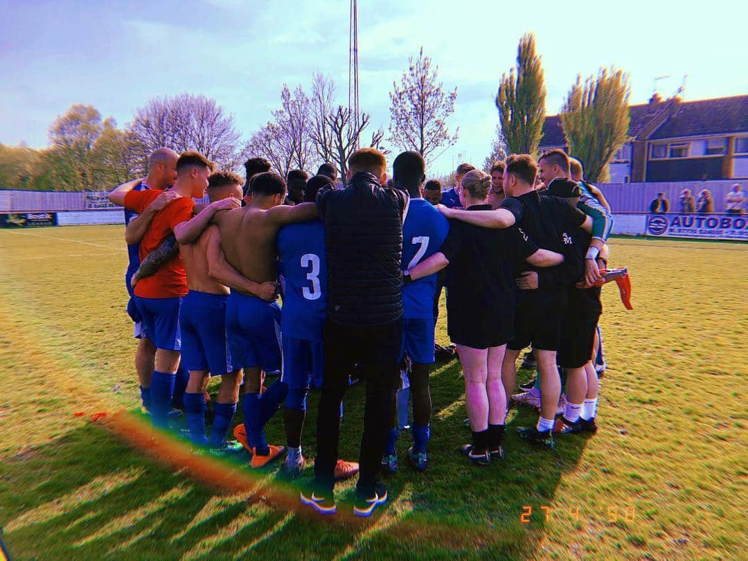 オリー・マーズさんのインスタグラム写真 - (オリー・マーズInstagram)「Really proud of our team @coggeshalltownfc this season!! myself & G (co-owner) are absolutely delighted to make the playoffs in our first season @thebostikleague north division 👏🏻 unreal achievement! Excited for this week, just happy to be in it! One team one dream 💥💯👍🏻」4月28日 5時19分 - ollymurs