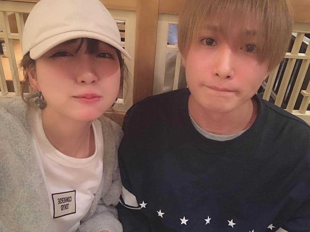 のインスタグラム：「失恋して辛い気持ちもあるけど、それよりも一緒にいてくれたり優しい声をかけてくれる友達や、家族や、みんなのコメントの優しさに涙が止まりませんでした。 本当にありがとう🙏🏻✨ #失恋 #おねぇ友達 #井深克彦 #食べながら飲みながら涙垂れ流し」