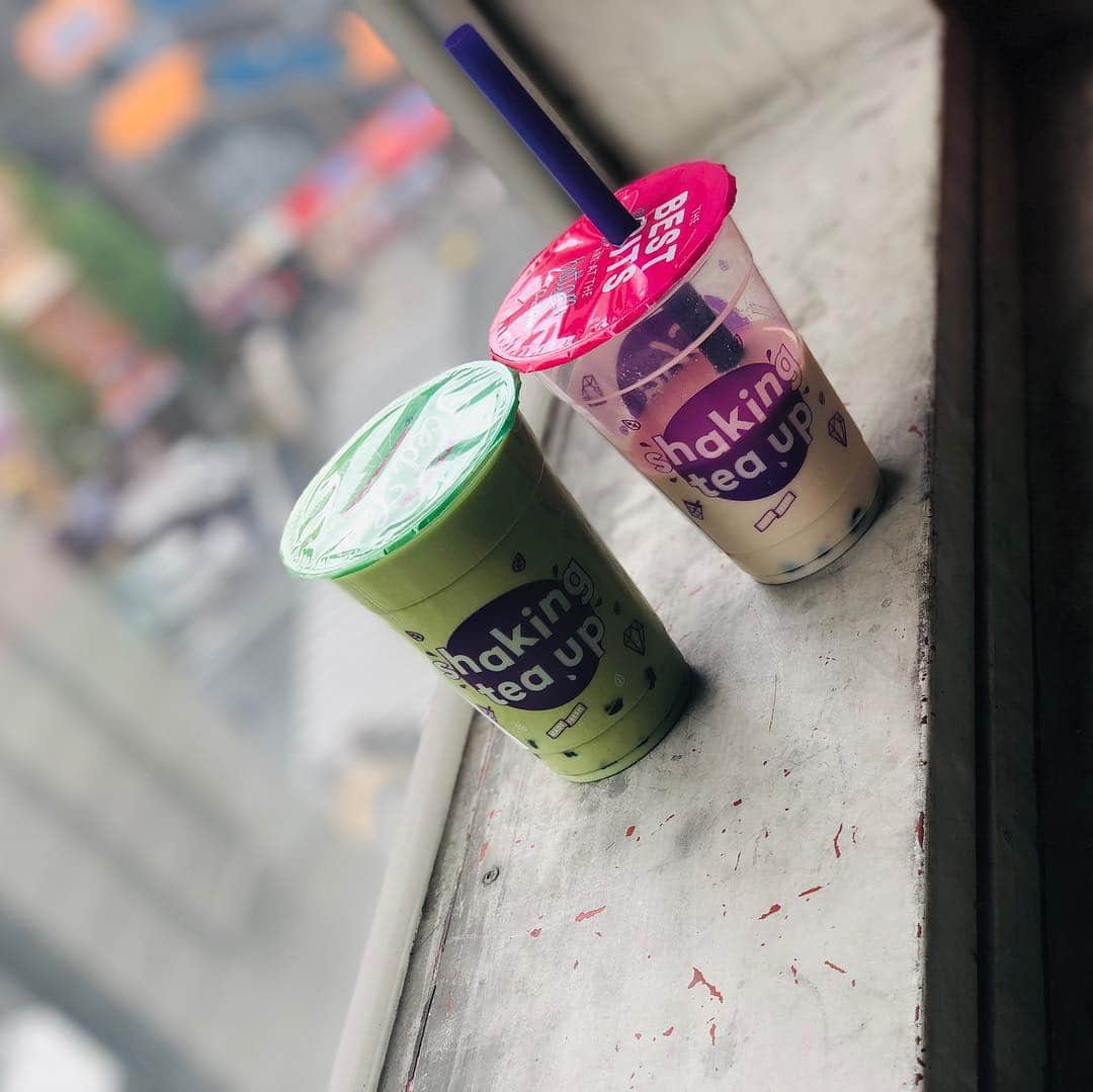 楠木まゆさんのインスタグラム写真 - (楠木まゆInstagram)「初のChatime🥰またタピオカ🥰 秋葉原に出来てからずっと行きたかったけど行けてなかった所！ オープンしてから10分後くらいに行ったからかタピオカ硬かった😢 #抹茶 と#ほうじ茶ミルクティー です！ #chatime #チャタイム #秋葉原 #タピオカ #朝タピ #タピオカ好きと繋がりたい #色んなタピオカ飲んでみたい #洋服は衣装です #ネグリジェではありません #ほうじ茶ミルクティーおいしかった」4月28日 5時57分 - kusunoki__mayu