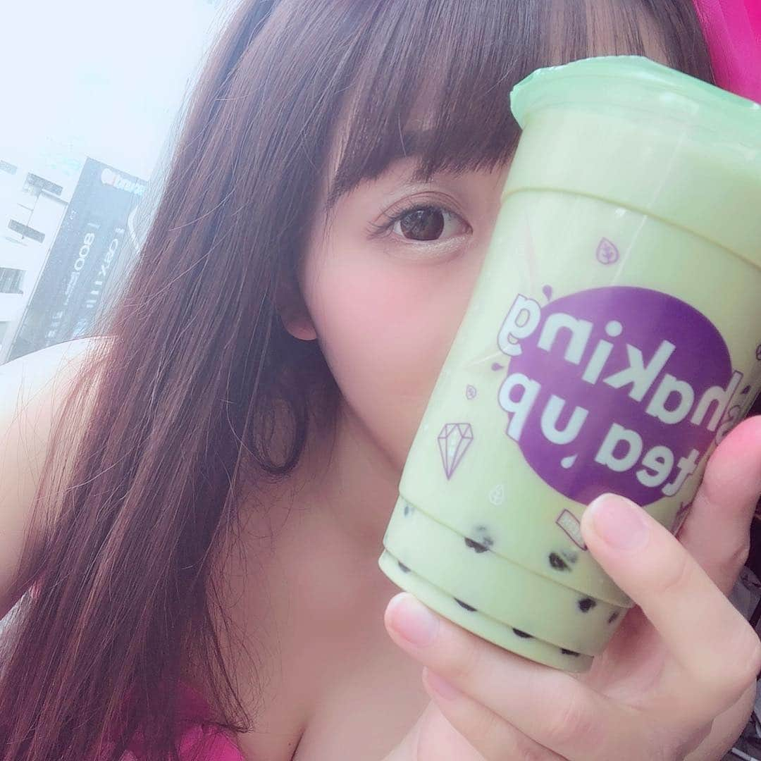 楠木まゆさんのインスタグラム写真 - (楠木まゆInstagram)「初のChatime🥰またタピオカ🥰 秋葉原に出来てからずっと行きたかったけど行けてなかった所！ オープンしてから10分後くらいに行ったからかタピオカ硬かった😢 #抹茶 と#ほうじ茶ミルクティー です！ #chatime #チャタイム #秋葉原 #タピオカ #朝タピ #タピオカ好きと繋がりたい #色んなタピオカ飲んでみたい #洋服は衣装です #ネグリジェではありません #ほうじ茶ミルクティーおいしかった」4月28日 5時57分 - kusunoki__mayu