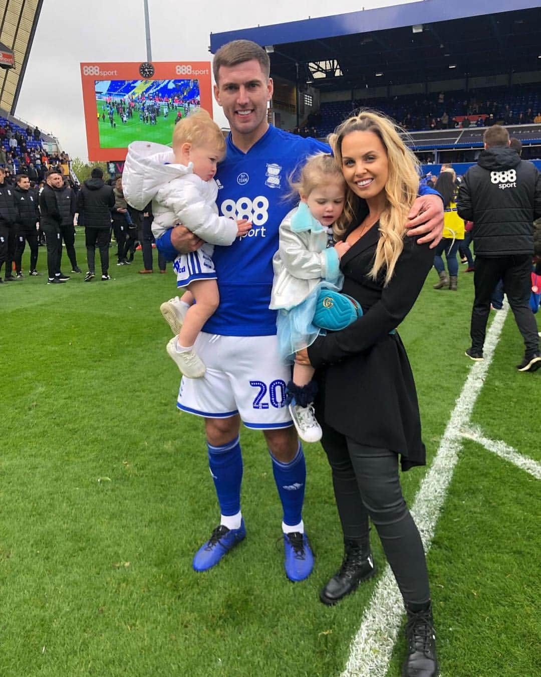 ゲイリー・ガードナーのインスタグラム：「We did it 💙 Just want to thank you everyone for the support this season you fans have been amazing! 💙 #KRO @bcfc #Familyiseverything ❤️」