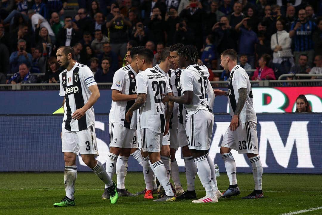 レオナルド・ボヌッチさんのインスタグラム写真 - (レオナルド・ボヌッチInstagram)「FULL TIME #InterJuve 1⃣-1⃣ #LB19 #FinoAllaFine」4月28日 6時02分 - bonuccileo19