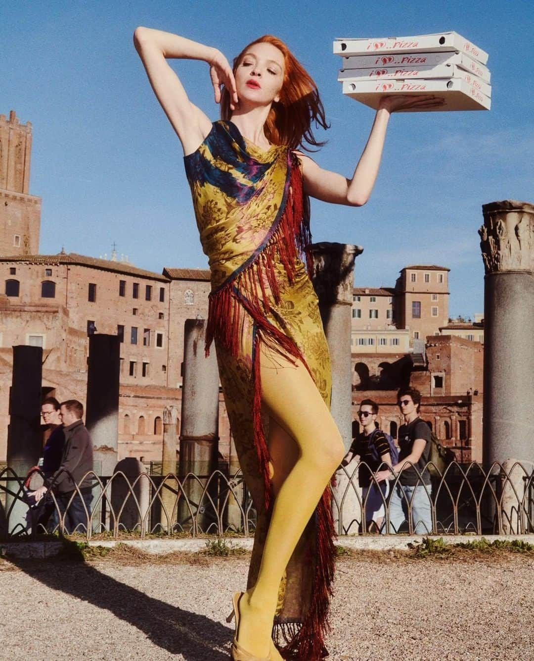 Dazed Magazineさんのインスタグラム写真 - (Dazed MagazineInstagram)「Did someone order pizza? 🍕⁣ ⁣ Rome with @iosonomariacarlaboscono. Turn 🔛 notifications 🔔 to see the sights with our spring/summer 2019 cover star. 🗺⁣ ⁣ Photography @charlottemwales⁣ Styling @elizabethfraserbell⁣ Hair @cyndiaharvey⁣ Make-up @jenmyles⁣ Casting @noahtshelley⁣ ⁣ #Mariacarla wears draped fringe dress @oscardelarenta, tights @gipsytights, suede kitten heels @manoloblahnikhq ⁣ ⁣ Taken from the spring/summer 2019 #TheMeaningOfCult issue of #Dazed⁣ ⁣ #MariacarlaTakesRome⁣」4月28日 6時02分 - dazed