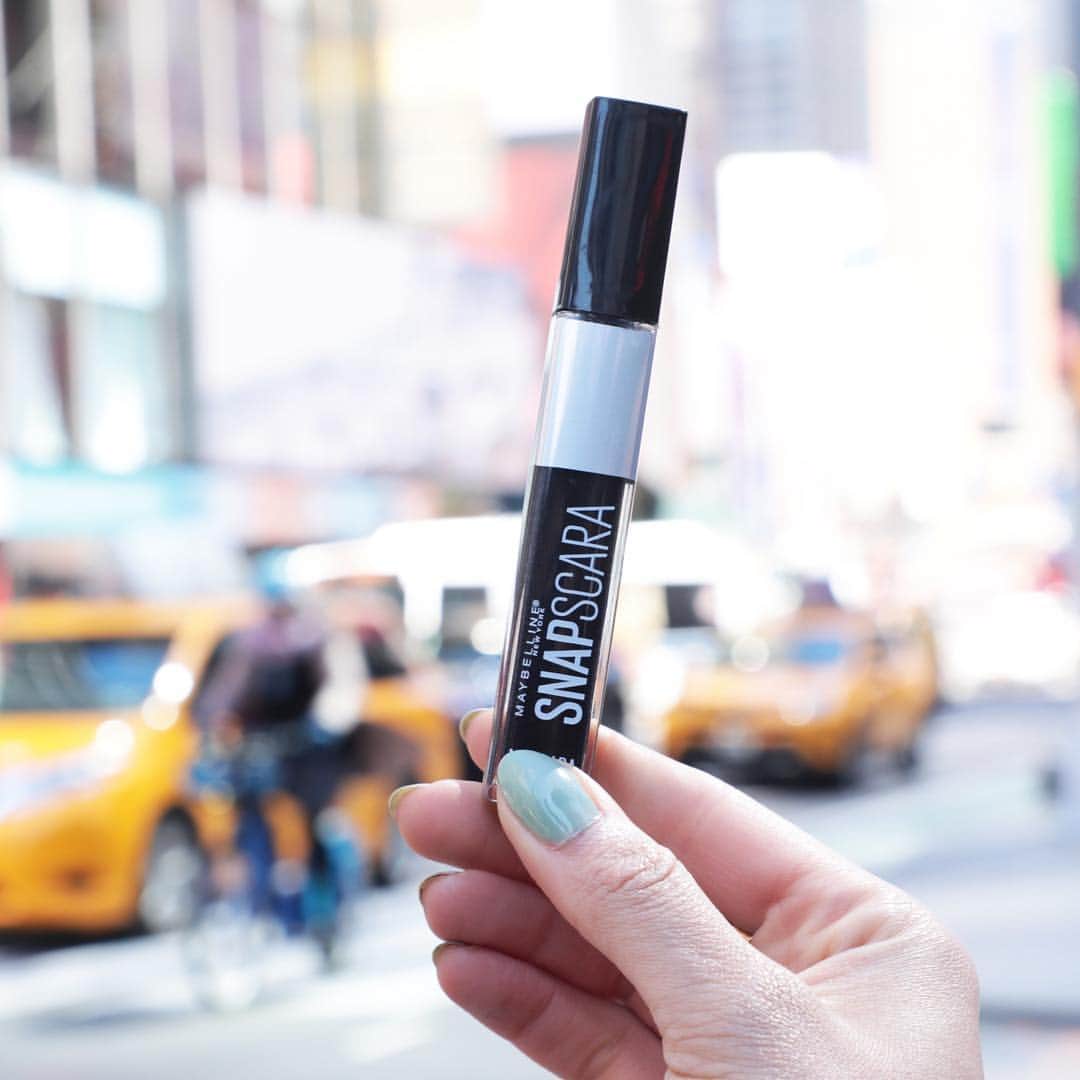 Maybelline New Yorkさんのインスタグラム写真 - (Maybelline New YorkInstagram)「What maybelline products are you rockin’ this weekend? We’re coating our lashes with #snapscara in ‘pitch black’! Let us know below ⬇️」4月28日 6時06分 - maybelline