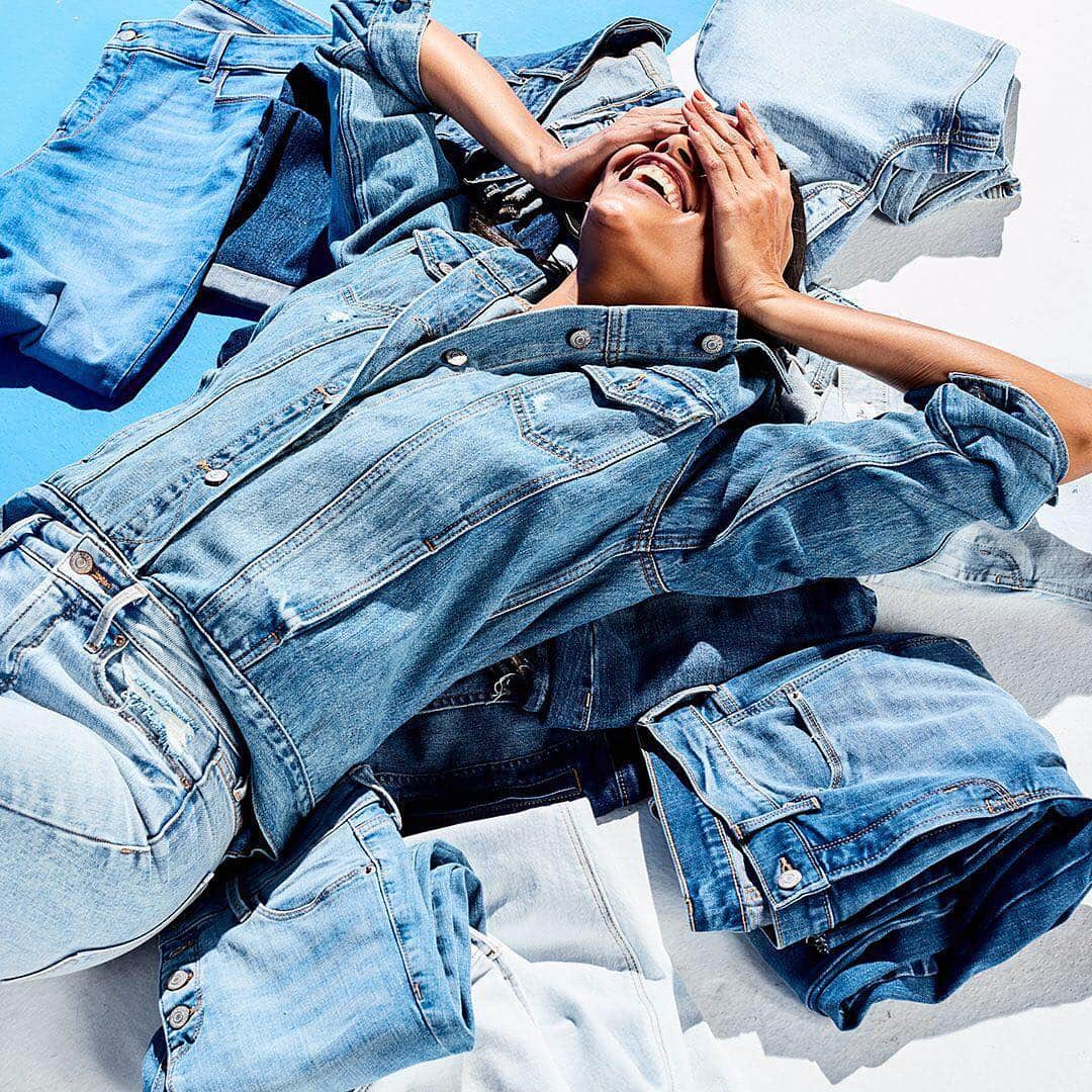 Old Navyさんのインスタグラム写真 - (Old NavyInstagram)「who needs a bed of roses when you could have a bed of denim? . #oldnavystyle」4月28日 6時08分 - oldnavy