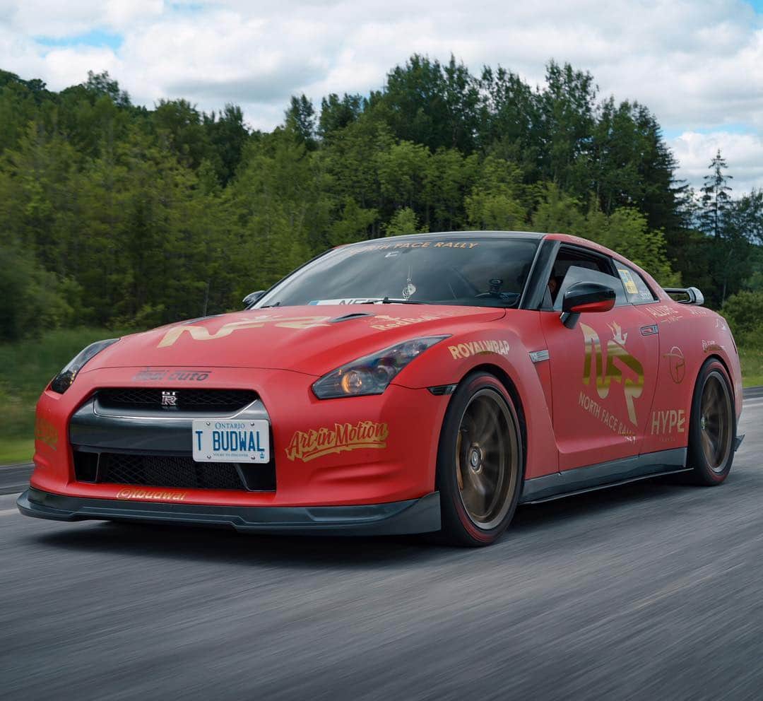 CarsWithoutLimitsさんのインスタグラム写真 - (CarsWithoutLimitsInstagram)「Before he got the Varis Kit 🍓 Photo @frozenfraim  #carswithoutlimits #nissan #gtr #r35」4月28日 6時12分 - carswithoutlimits
