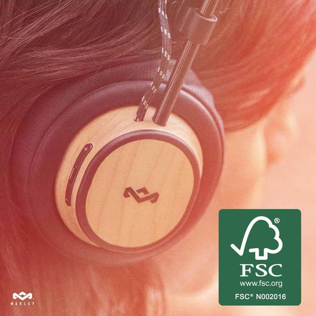 ボブ・マーリーさんのインスタグラム写真 - (ボブ・マーリーInstagram)「@houseofmarley’s #Exodus wireless headphones are crafted from FSC® certified wood, stainless steel, recyclable aluminum, natural leather–embrace your natural style with Marley’s message of craftsmanship and sustainability. #linkinbio #MaterialsMatter #ExodusWireless #HouseofMarley #ChooseFSC」4月28日 6時34分 - bobmarley