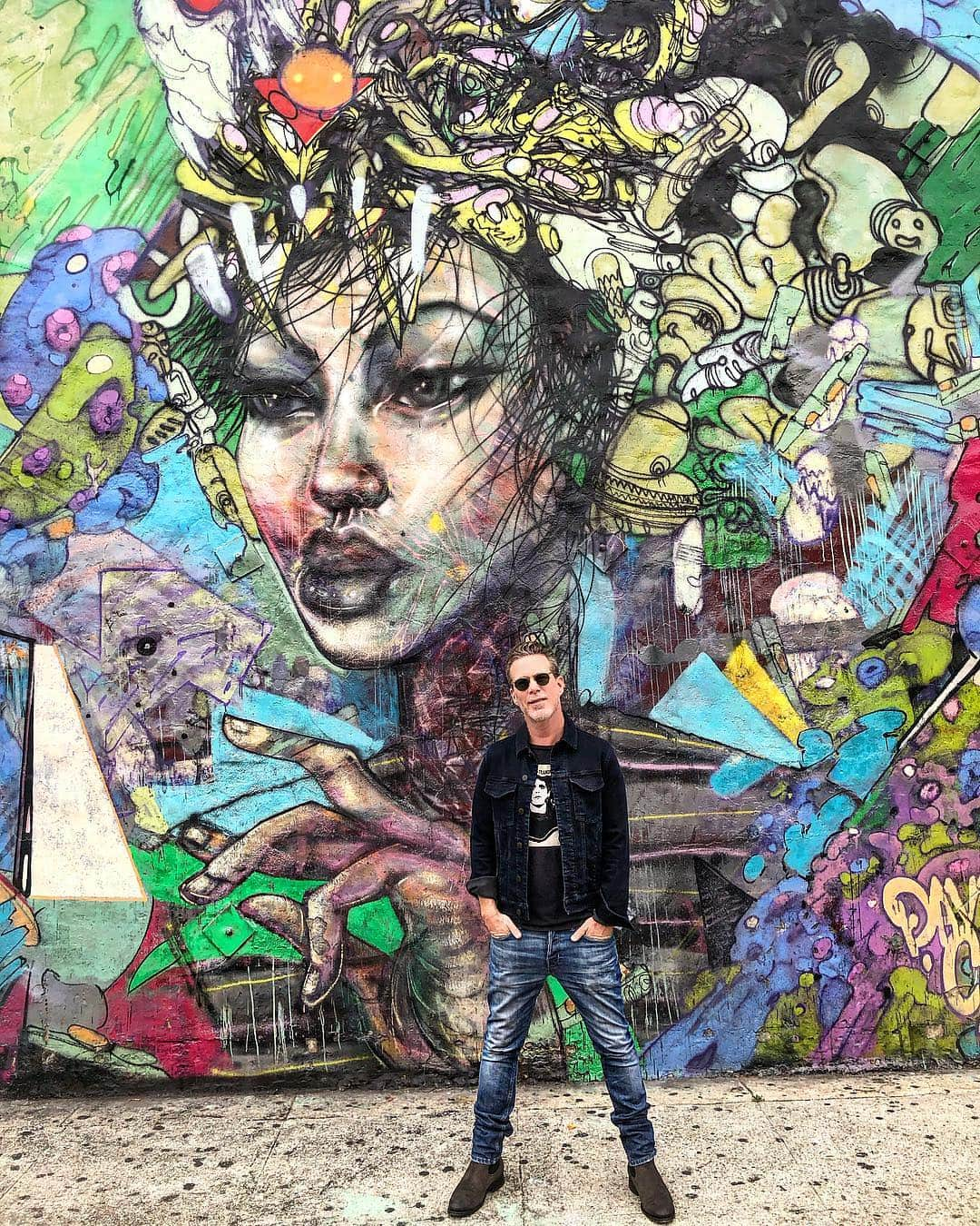 scottlippsさんのインスタグラム写真 - (scottlippsInstagram)「Art is life.... exploring downtown with @edwardjowdy #streetart」4月28日 6時47分 - scottlipps