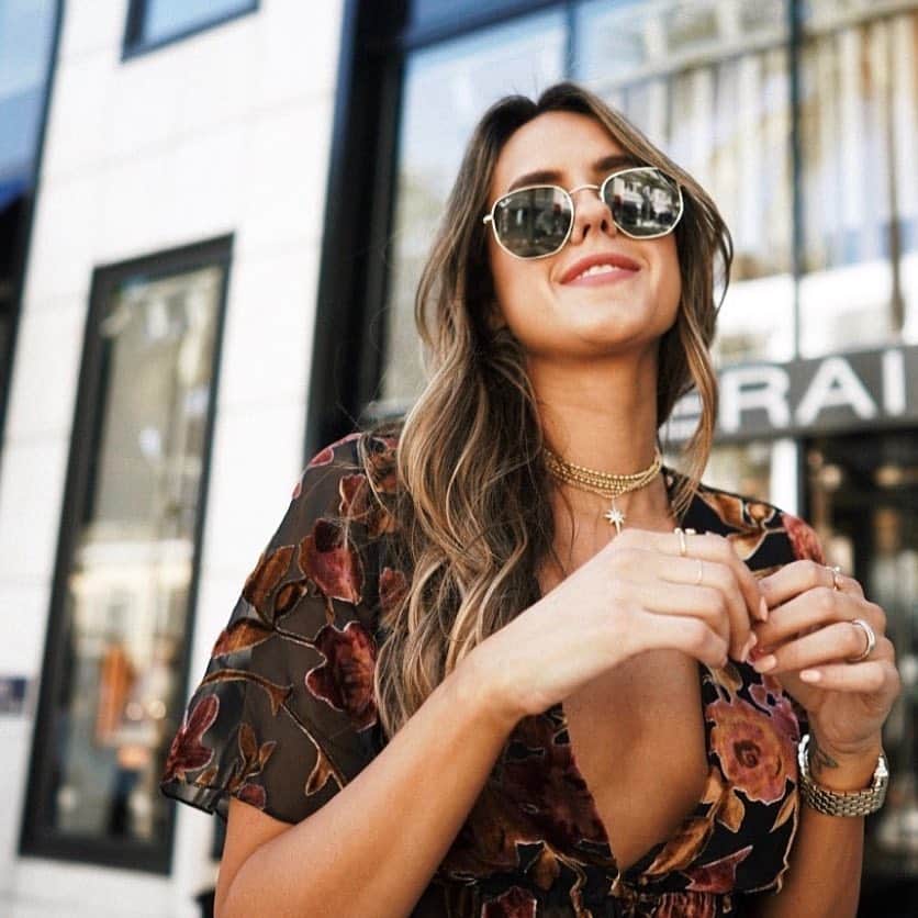 のインスタグラム：「@toasttostyle giving our Elysian necklace some major style points. 🧡⁣⠀ .⁣⠀ .⁣⠀ .⁣⠀ .⁣⠀ .⁣⠀ .⁣⠀ #jewelry #jewellery #necklace #ring #earrings #bracelet #gold #rings #accessories #jewelrygram #bling #jewels #sparkle #glitter #instajewelry #jewelrydesigner #bracelets #fashionjewelry #shine #pendant #earringsoftheday #earring #instajewelry #bohojewelry #bohemianjewelry #gypsyjewelry #glitter #bohostyle #bloggervibes #aboutalook⁣⠀」