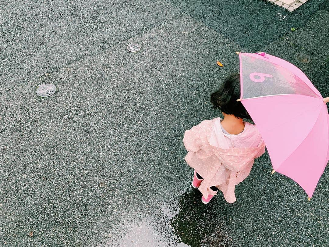 水嶋ヒロさんのインスタグラム写真 - (水嶋ヒロInstagram)「Bought her Pink rain boots she wanted ☔︎ #daughter #love #goingtobeabigsister #blog」4月28日 7時09分 - hiro_mizushima_official