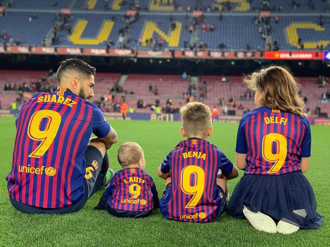 ソフィア・バルビのインスタグラム：「Campeones!!! 🏆 💪」