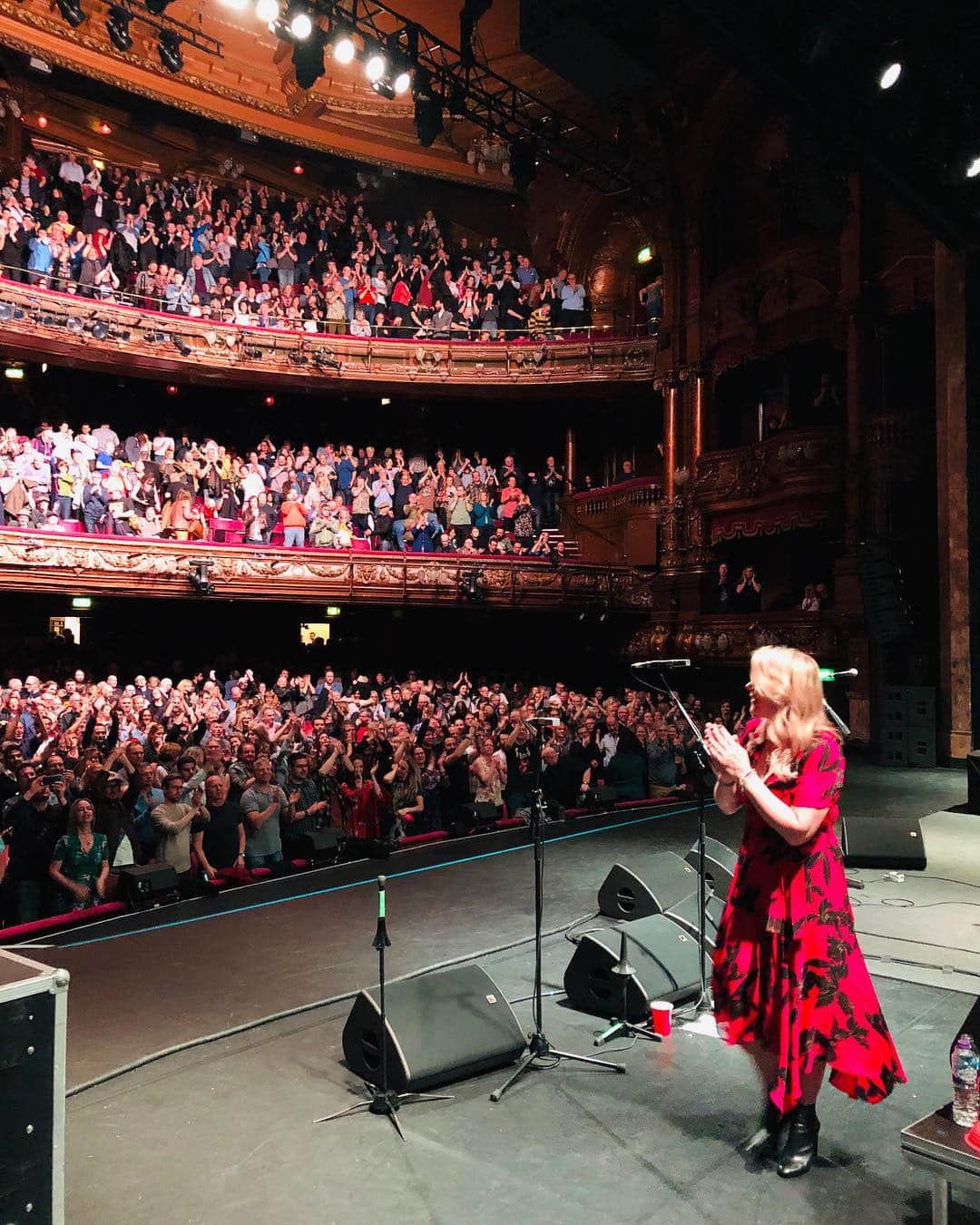 のインスタグラム：「‪Thank you London and thank you Europe for an unforgettable tour!‬」