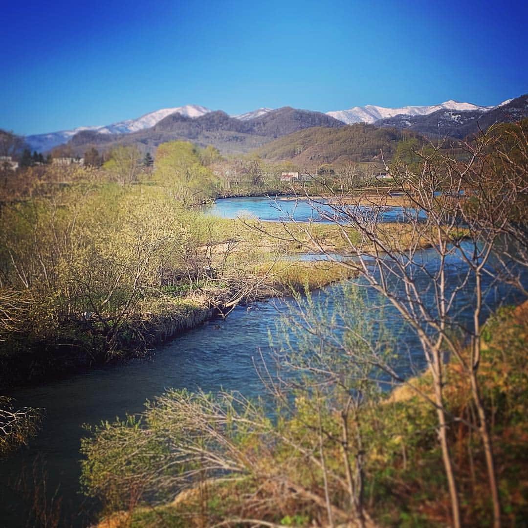 石田昌宏さんのインスタグラム写真 - (石田昌宏Instagram)「余市川はまだ早春。  #unknownjapan #hokkaido  #秋には鮭が遡上 #桜はまだ先  #余市町」4月28日 7時36分 - masahiro_ishida_
