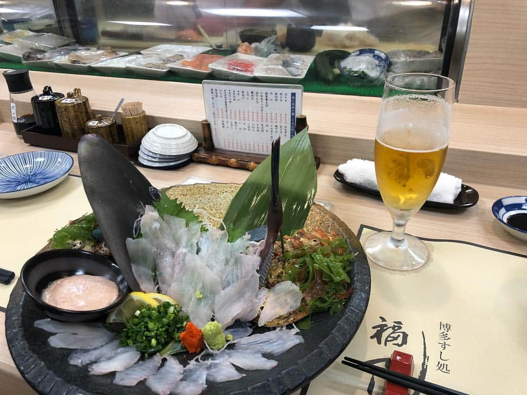 加賀其真美さんのインスタグラム写真 - (加賀其真美Instagram)「福ずし🍣 大好きなあげまき貝食べれた😚 大好きなアスパラもカワハギも🐟 ． 今は我慢我慢！腐らず信じてやり続ける事。 諦めたらそこで終わり。 しっかり前を向いて毎日努力し続ける‼️‼️‼️ ． ． ． #福岡#福ずし」4月28日 7時37分 - mami_kagasono