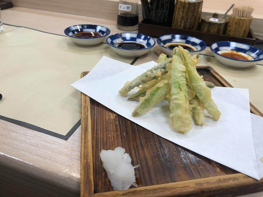 加賀其真美さんのインスタグラム写真 - (加賀其真美Instagram)「福ずし🍣 大好きなあげまき貝食べれた😚 大好きなアスパラもカワハギも🐟 ． 今は我慢我慢！腐らず信じてやり続ける事。 諦めたらそこで終わり。 しっかり前を向いて毎日努力し続ける‼️‼️‼️ ． ． ． #福岡#福ずし」4月28日 7時37分 - mami_kagasono