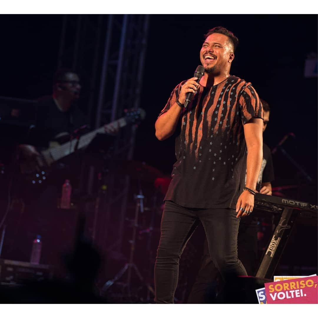 Sorriso Marotoのインスタグラム：「Coisa linda, hein, gurizada!? 😀Sempre bom demais estar com vocês de Rio Grande. Obrigado pelo carinho ❤️ #SorrisoVoltei @bcbrunocardoso @eusergiojr @crisjog @vinisorriso @frd.silva 📷 @ovitorbranco」