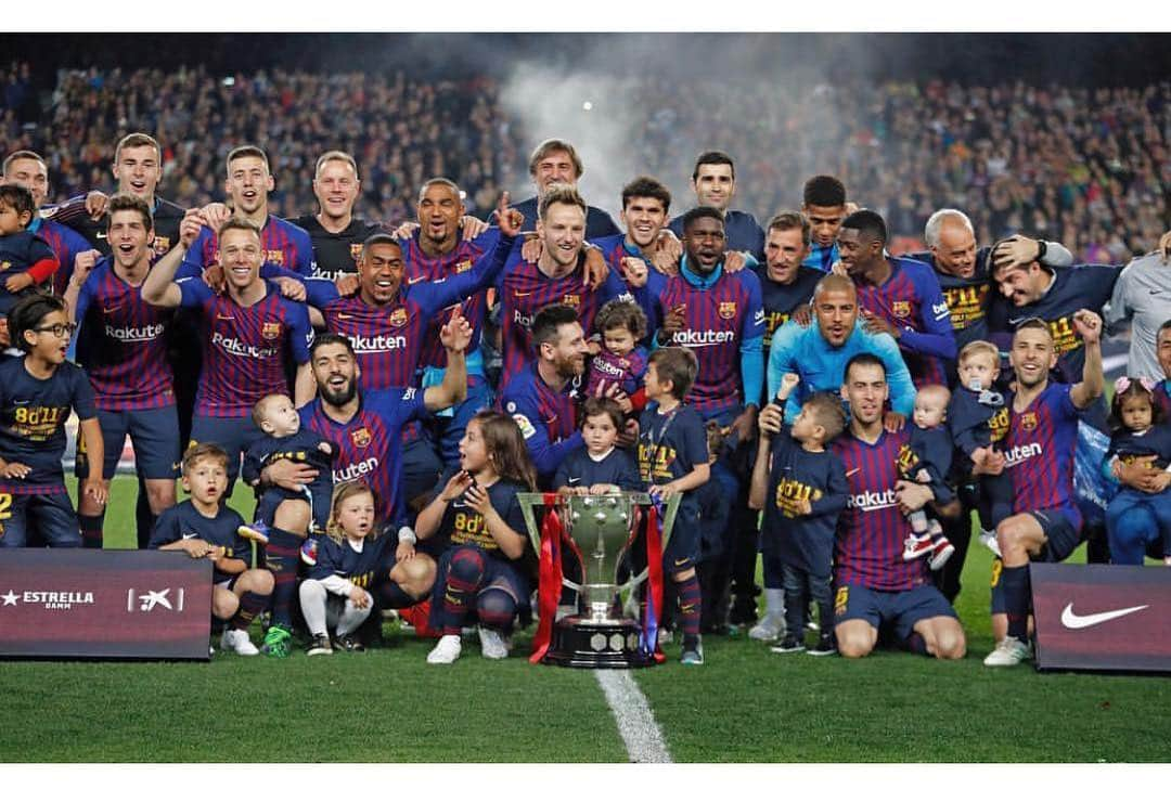 ネルソン・セメドさんのインスタグラム写真 - (ネルソン・セメドInstagram)「CAMPEONES DE LA LIGA 🏆🏆」4月28日 8時08分 - nelsonsemedo50