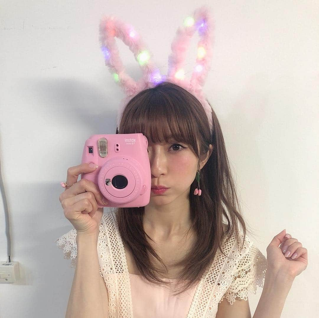 折原みかさんのインスタグラム写真 - (折原みかInstagram)「昨日はチェキ沢山撮ってくれてどうもありがとう💕 #チェキ #チェキッ娘っていたね #pink #うさ耳 #うさみみ #うさみみカチューシャ #可愛いもの好き #いつまでもピンク好き #ロングヘア #model  #ありがとう #みんな大好きだ❤️ #撮影会 #撮影会モデル #mikaorihara #followme #写真すきな人と繋がりたい #カメラ好きな人と繋がりたい #ドレス #キャバドレス #ぶりっ子」4月28日 8時22分 - mikaorihara