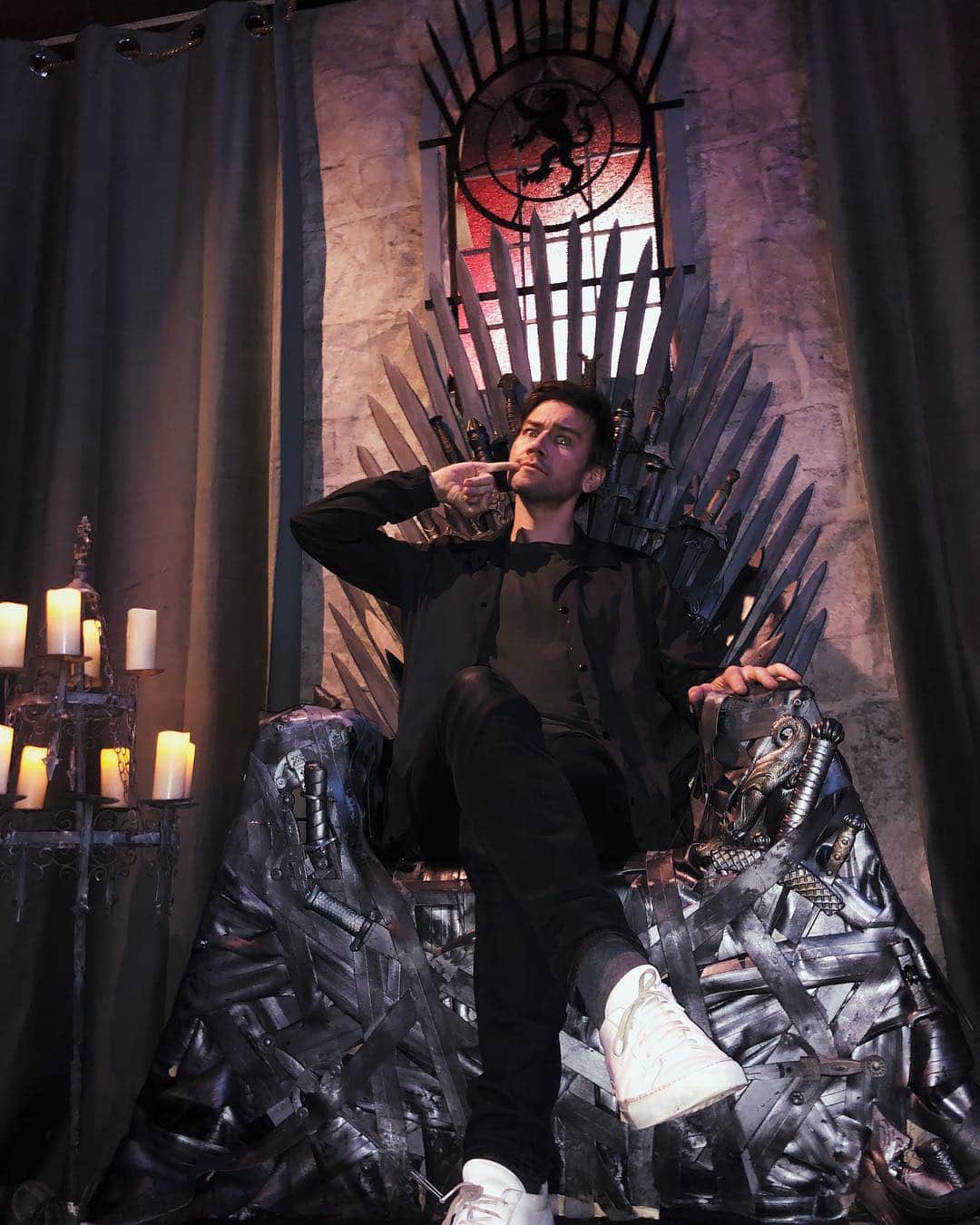 トーランス・クームスのインスタグラム：「My throne, batches.」