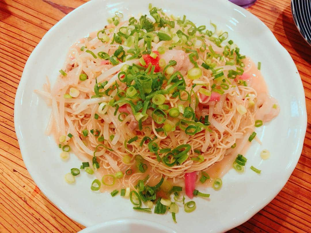 東原亜希さんのインスタグラム写真 - (東原亜希Instagram)「お昼ご飯はやっぱりラーメン🍜🤩🤤🤤🤤幸せになる食べ物🐷あ〜美味しかった😭焼きラーメンが美味しすぎて🐷🐷」4月28日 8時45分 - akihigashihara