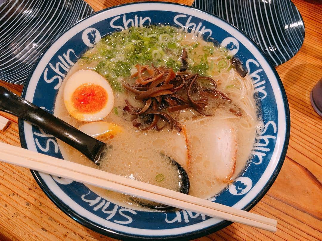 東原亜希さんのインスタグラム写真 - (東原亜希Instagram)「お昼ご飯はやっぱりラーメン🍜🤩🤤🤤🤤幸せになる食べ物🐷あ〜美味しかった😭焼きラーメンが美味しすぎて🐷🐷」4月28日 8時45分 - akihigashihara