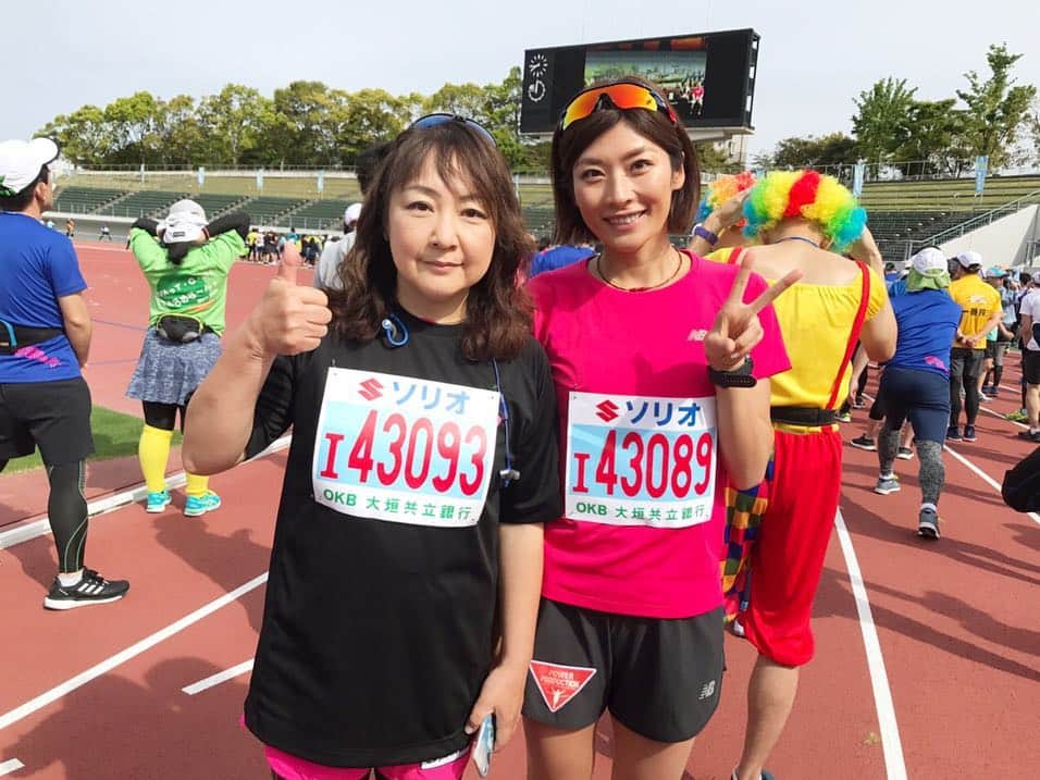 西谷綾子のインスタグラム：「✴︎ スタート前♡ かけっこ頑張るぞー‼︎ #ぎふ清流マラソン」