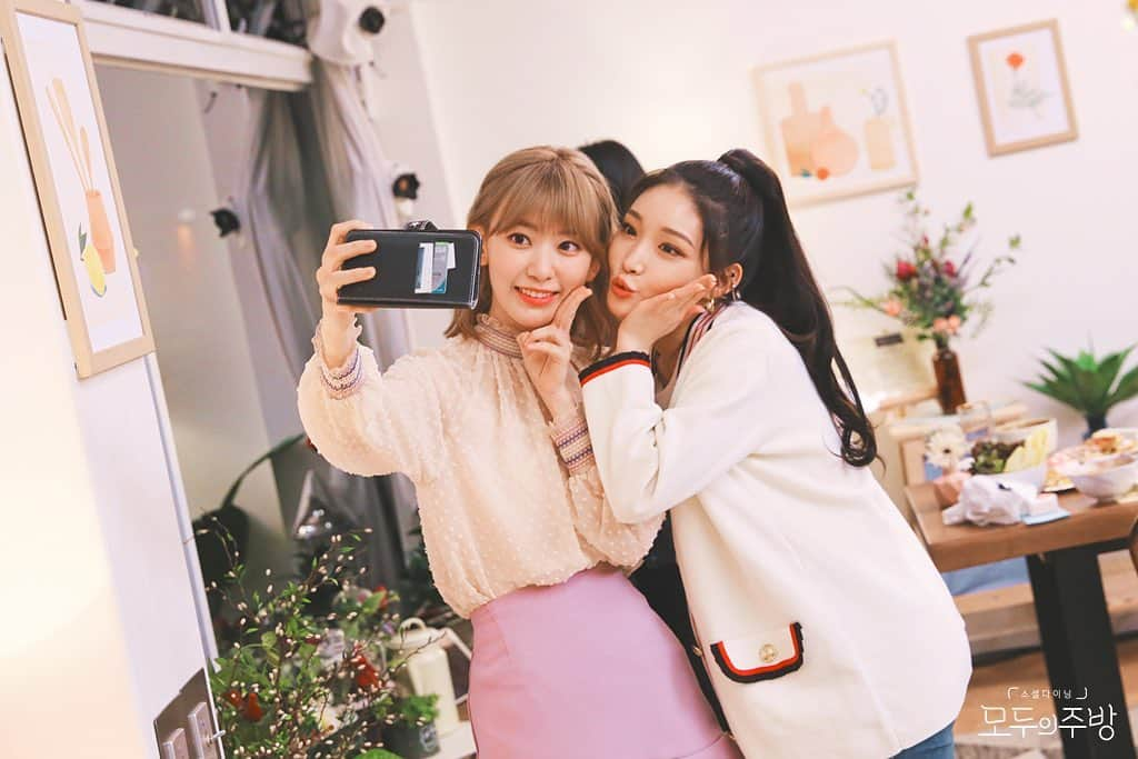 h3artbrak3rsさんのインスタグラム写真 - (h3artbrak3rsInstagram)「… #hkt48 #IZONE #아이즈원 #アイズワン  #sakura #宮脇咲良 #미야와키사쿠라 #さくら #ChungHa #청하 #チョンハ #EveryonesKitchen #모두의주방 #みんなのキッチン」4月28日 19時54分 - h3artbrak3rs