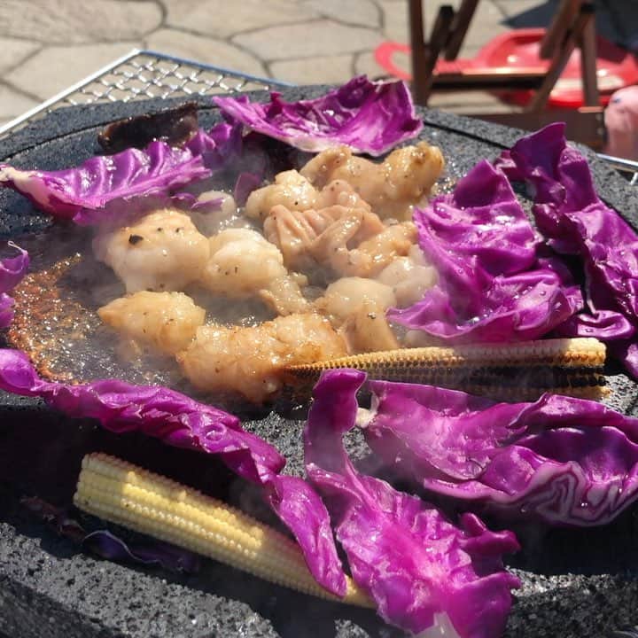 渡辺俊介のインスタグラム：「BBQ日和 #かまど七輪 #ユニフレーム  #DOD #スノーピーク #ニトリ」
