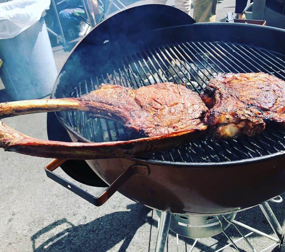 加藤響子さんのインスタグラム写真 - (加藤響子Instagram)「今日は山梨でBBQでした🍖 トマホークステーキという超巨大なお肉は食べ応え満点！  専門の方が焼いてくれるから 本来お肉の持つ旨味を活かしながら美味しく味わうことができました🌟  お天気も晴天で 最高のメンバーと笑いっぱなしの一日が過ごせました♪ 明日からまた移動で遠くへ行きます、、、🚗 みなさま、GWのご予定は？？ #GW #BBQ #トマホーク #山梨」4月28日 19時51分 - katokyooooooooo