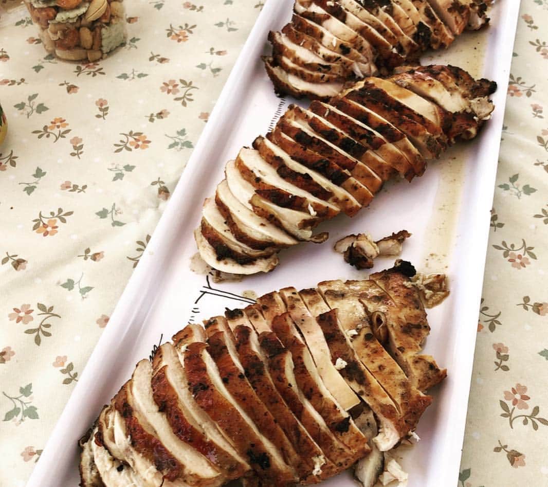 加藤響子さんのインスタグラム写真 - (加藤響子Instagram)「今日は山梨でBBQでした🍖 トマホークステーキという超巨大なお肉は食べ応え満点！  専門の方が焼いてくれるから 本来お肉の持つ旨味を活かしながら美味しく味わうことができました🌟  お天気も晴天で 最高のメンバーと笑いっぱなしの一日が過ごせました♪ 明日からまた移動で遠くへ行きます、、、🚗 みなさま、GWのご予定は？？ #GW #BBQ #トマホーク #山梨」4月28日 19時51分 - katokyooooooooo