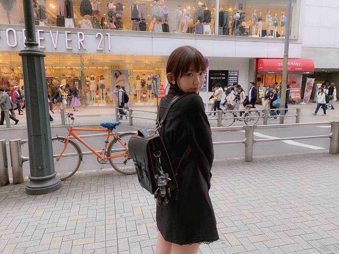 長澤茉里奈さんのインスタグラム写真 - (長澤茉里奈Instagram)「渋谷を歩く女子 #shibuya  #今日のまりちゅう #ザッチェルズ  #zatchels」4月28日 19時52分 - marinanagasawa1008