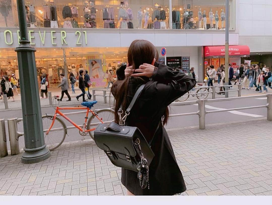 長澤茉里奈さんのインスタグラム写真 - (長澤茉里奈Instagram)「渋谷を歩く女子 #shibuya  #今日のまりちゅう #ザッチェルズ  #zatchels」4月28日 19時52分 - marinanagasawa1008