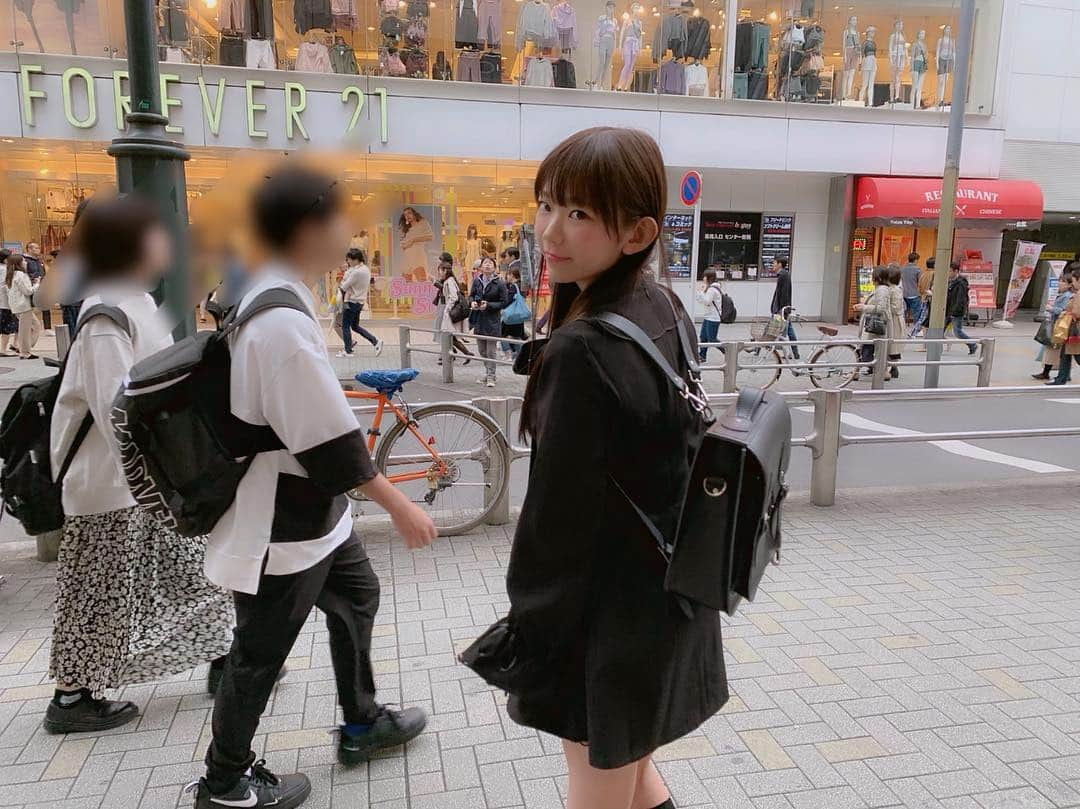 長澤茉里奈さんのインスタグラム写真 - (長澤茉里奈Instagram)「渋谷を歩く女子 #shibuya  #今日のまりちゅう #ザッチェルズ  #zatchels」4月28日 19時52分 - marinanagasawa1008