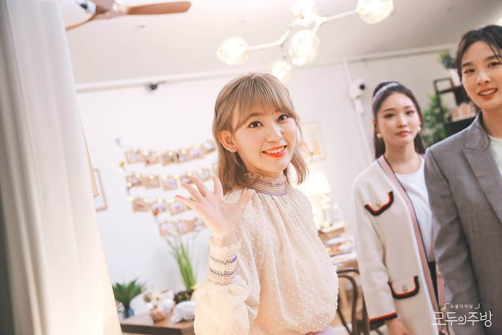 h3artbrak3rsさんのインスタグラム写真 - (h3artbrak3rsInstagram)「… #hkt48 #IZONE #아이즈원 #アイズワン  #sakura #宮脇咲良 #미야와키사쿠라 #さくら #ChungHa #청하 #チョンハ #LeeChungah #이청아 #イチョンア #EveryonesKitchen #모두의주방 #みんなのキッチン」4月28日 19時54分 - h3artbrak3rs