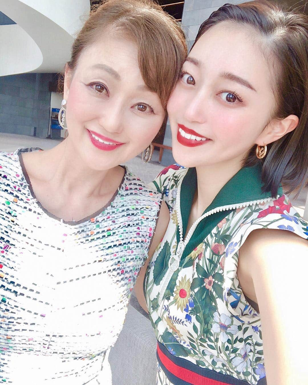 梅谷安里さんのインスタグラム写真 - (梅谷安里Instagram)「with MOM👭 似てる？？？笑 #いつでも友達気分🤣 #ママ#もう少しで母の日だね🌹」4月28日 18時21分 - anriworld