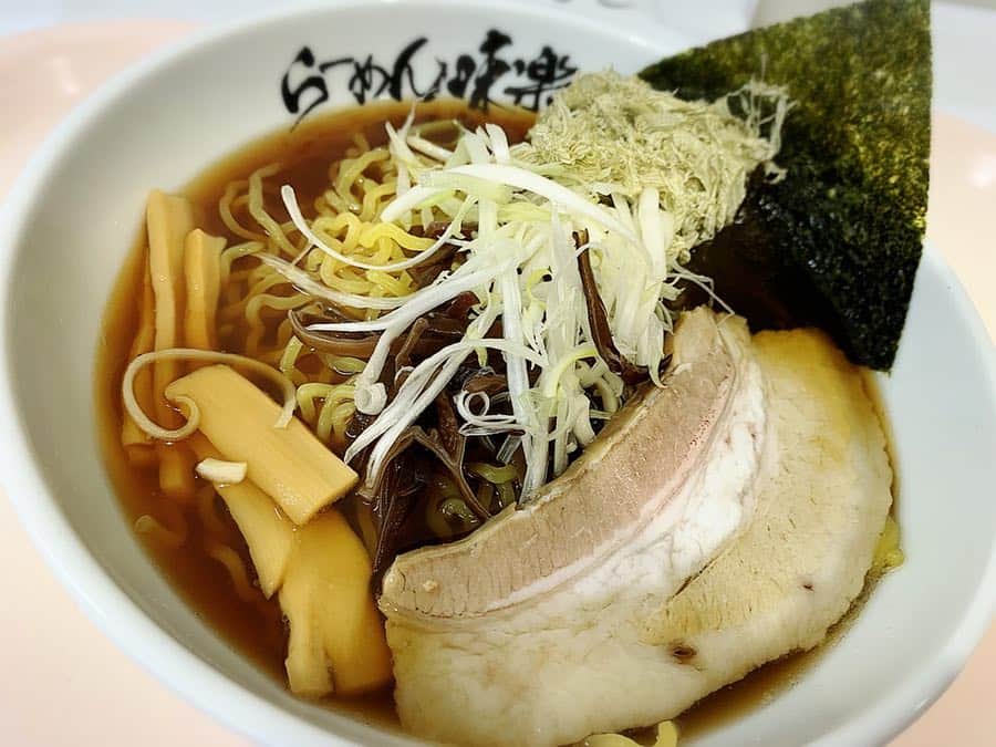 のインスタグラム：「松坂屋名古屋で開催されている北海道物産展へ💕 #利尻らーめん味楽  スペシャル焼き醤油らーめん 税込1,140yen イートインでぺろり😋❤️ 平日の13時は空いてたよ✨ラーメンは回転も早いもんね🙆‍♀️ 香ばしい醤油味、とろろ昆布を混ぜるとさらに味に深みがでて最高🤤💕 5/1からは旨味玉味噌らーめんが味わえるんだって…そちらもぜひ食べたーい‼️ . . . . . #名古屋松坂屋 #大丸松坂屋 #名古屋グルメ #栄グルメ #北海道物産展 #大北海道物産展 #初夏の大北海道物産展 #yunnaログ #利尻らーめん味楽 #味楽 #ラーメン」