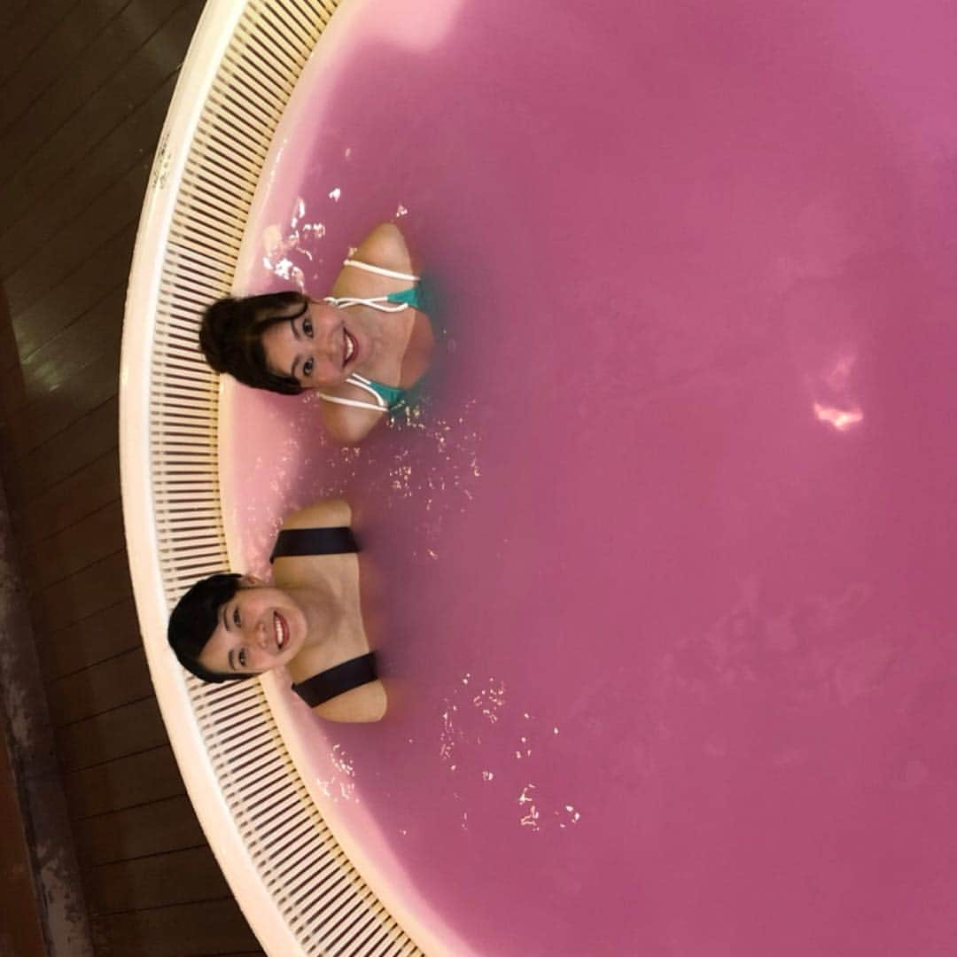 竹岡圭さんのインスタグラム写真 - (竹岡圭Instagram)「この歳になって、水着は…👙と、掲載を迷いましたが、いや待てよ！5月29日にテレビでOnAirされるし、Webにも公開されるんだから、まぁーいいか！というわけで載せちゃいます🤗  しかし、最近温泉でしか水着着てない気がする…（笑）😅 これ見たせいでいろんな意味で眠れなくなったという方がいらっしゃったらごめんなさいねー🙇‍♀️（笑）  なかなか日本！〜高速道路女子旅〜 tvk毎週月曜日20時55分〜（tvk映らない方もhttp://www.tvk-yokohama.com/naka_jpn/本編動画ONAIR翌日以降見られます）」4月28日 18時35分 - kei_takeoka