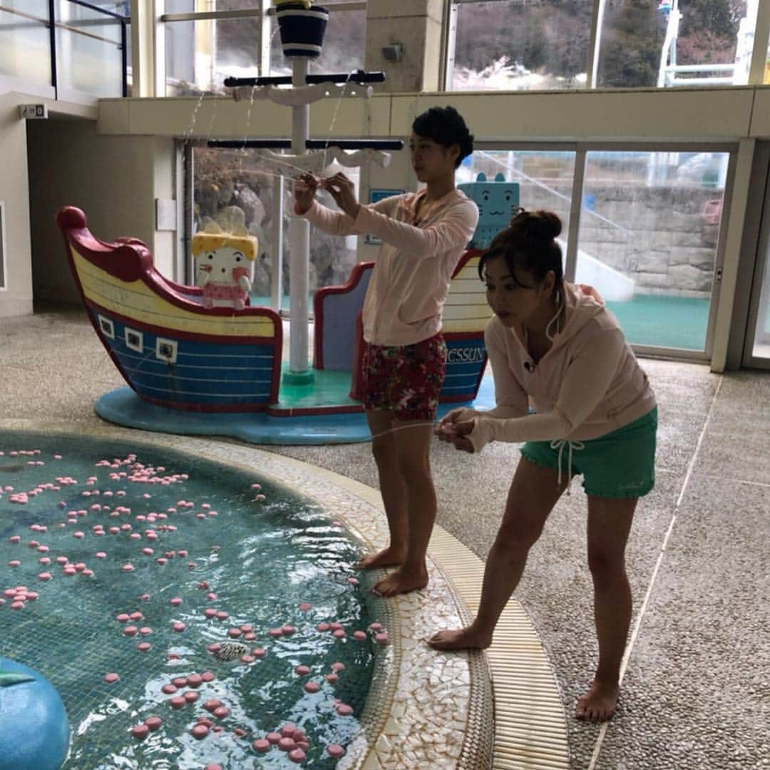 竹岡圭さんのインスタグラム写真 - (竹岡圭Instagram)「この歳になって、水着は…👙と、掲載を迷いましたが、いや待てよ！5月29日にテレビでOnAirされるし、Webにも公開されるんだから、まぁーいいか！というわけで載せちゃいます🤗  しかし、最近温泉でしか水着着てない気がする…（笑）😅 これ見たせいでいろんな意味で眠れなくなったという方がいらっしゃったらごめんなさいねー🙇‍♀️（笑）  なかなか日本！〜高速道路女子旅〜 tvk毎週月曜日20時55分〜（tvk映らない方もhttp://www.tvk-yokohama.com/naka_jpn/本編動画ONAIR翌日以降見られます）」4月28日 18時35分 - kei_takeoka