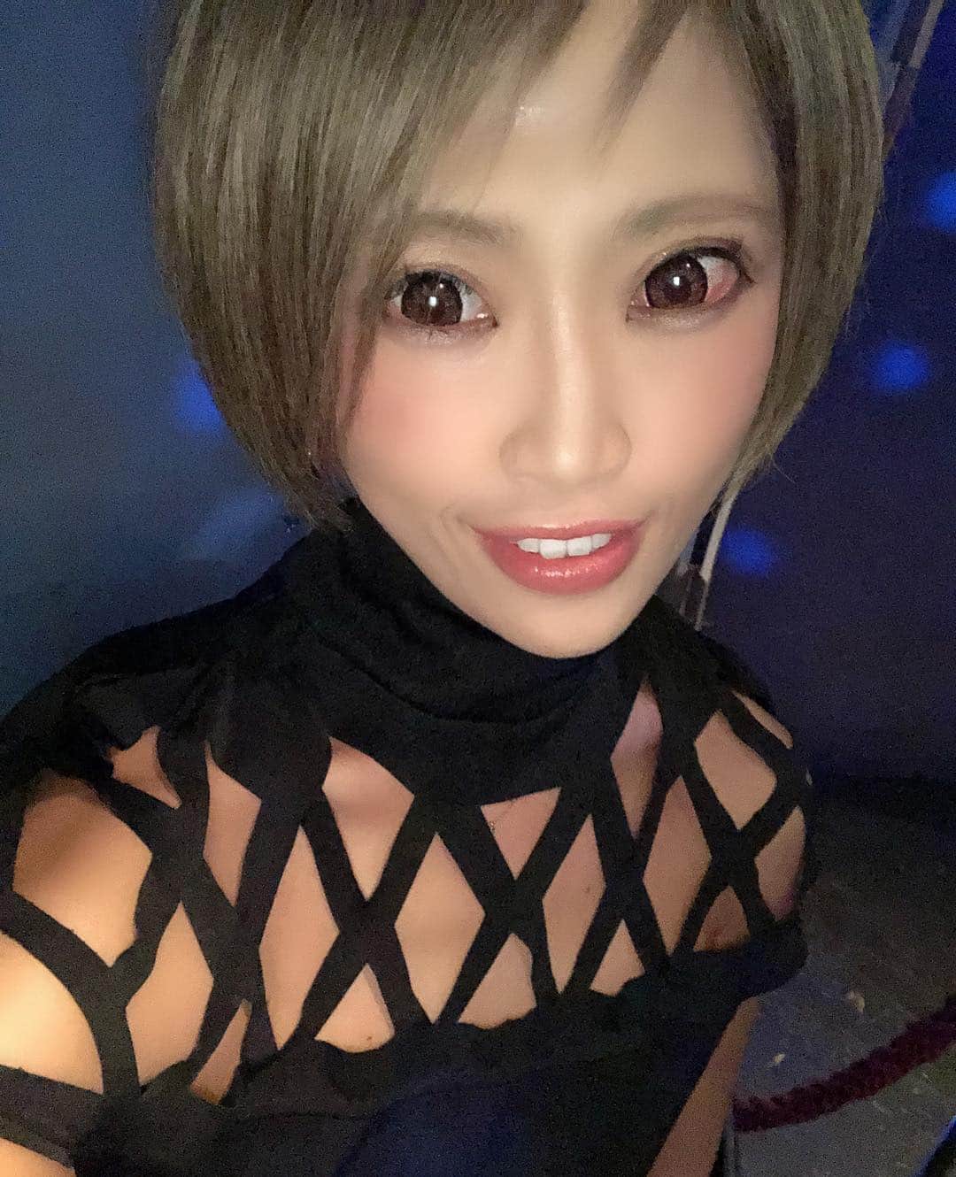 のインスタグラム：「ネットで購入ひた、おnewなドレス👗が好評で嬉しい💓🥰💓 . あれ？今日なんか違なぃ？とか 嬉しすぎる💓 いつもと雰囲気違うんです❣️ ドッキリさせちゃう毎日ー✨ #ドレスコード ちゃんと守りますよ〰︎✌️ . そんなこんなで今夜も銀座におります💓🍸💓 #パーティーマナー #銀座パーティー #djyurina #ちょっと痩せて調子よい #ドレスが似合う身体になりたい . せっかく綺麗な服きても体型だらしないともったいないから努力しよーと💓 #パーティードレス  しかしこの数時間の衣装のギャップは半端ない笑」