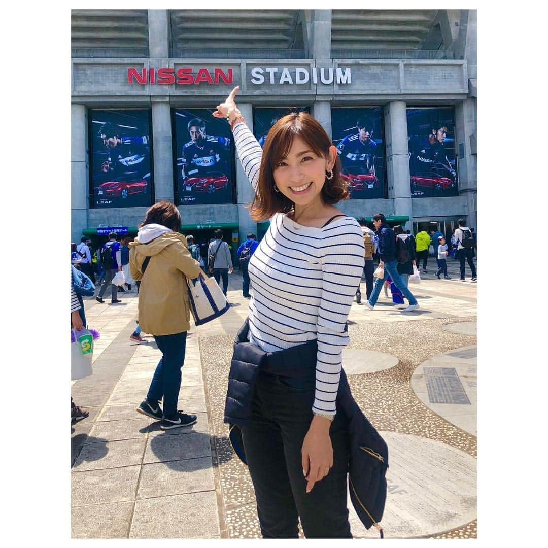 宮崎瑠依さんのインスタグラム写真 - (宮崎瑠依Instagram)「今日は日産スタジアムへ⚽️✨ 横浜Fマリノスvs鹿島アントラーズの試合を観戦しました😆 天気も良くて、気持ちよかった😎✨. . 試合前、大好きなスタグル、ケバブともちもちポテトの行列に並びました🙌🏻. . そして、盛り上がる試合展開に大興奮！！ やっぱり生観戦のこの興奮はたまらないね😆！！ . 気づけばこれが #平成最後のサッカー観戦  #日産スタジアム #Jリーグ  #サッカー観戦」4月28日 18時39分 - ruimiyazaki