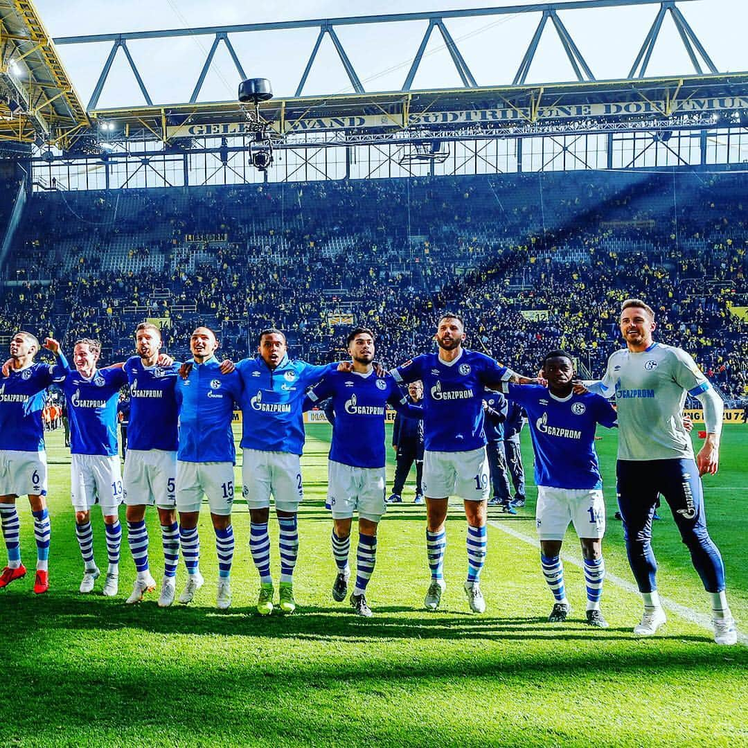 シャルケ04さんのインスタグラム写真 - (シャルケ04Instagram)「#SundayFunday 🙌🏼 Have a great one, Derbysieger! 😎 . . #Schalke #S04 #Derbysieger #Knappen #BVBS04 #Football #Soccer #WirLebenDich #🔵⚪️」4月28日 18時46分 - s04