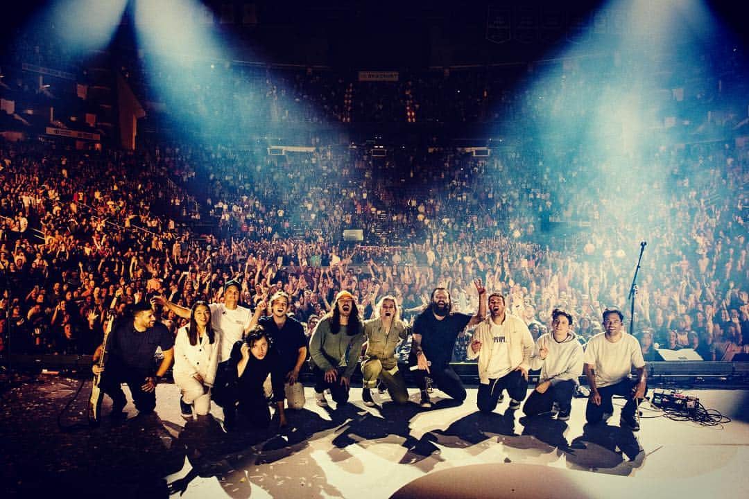 ジョエル・ヒューストンのインスタグラム：「Houston, we have no problems... love you people」