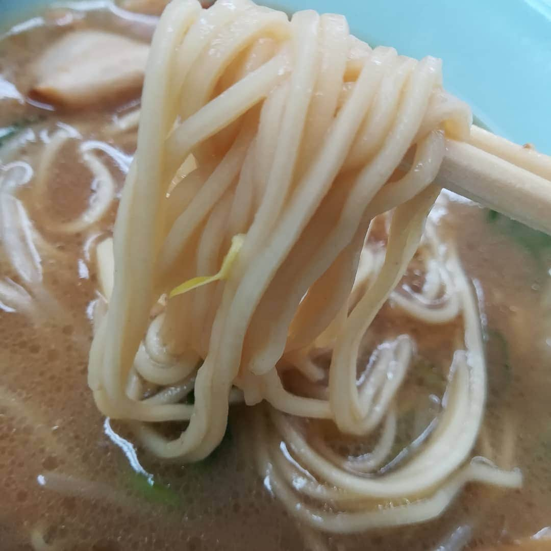 おぎたともこさんのインスタグラム写真 - (おぎたともこInstagram)「【ラーメンと半チャーハン】  #このみおぎたともこ #出前 #このみーーー #ラーメンと半チャーハンは裏切らない #たぶん」4月28日 18時56分 - konomiogitatomoko