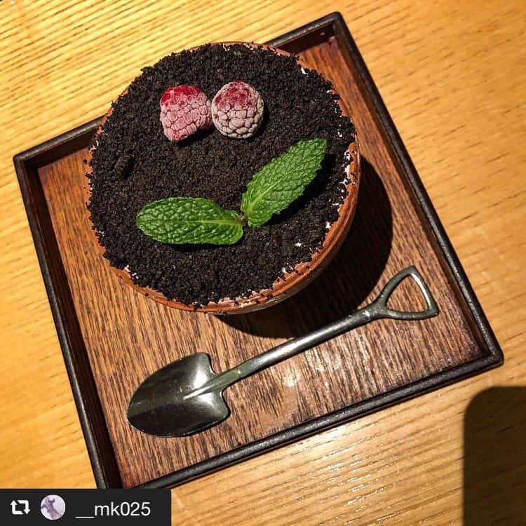ハレノヒのインスタグラム：「#repost @__mk025 via @PhotoAroundApp  植木鉢みたいなスイーツ🍰🍴 . ズコット  ブルーベリーチーズケーキ味 見た目がすごい（笑） . #ハレノヒ #カフェ @__mk025 様 ご来店ありがとうございます😊お写真も嬉しいです♪ #フラワーポット#かわいい#ケーキ#ここでしか食べられない#スイーツ#ルミネエスト新宿#東京#植木鉢ケーキ#harenohi#cafe#cute#shinjuku#flowerpot#lumineest#cake」