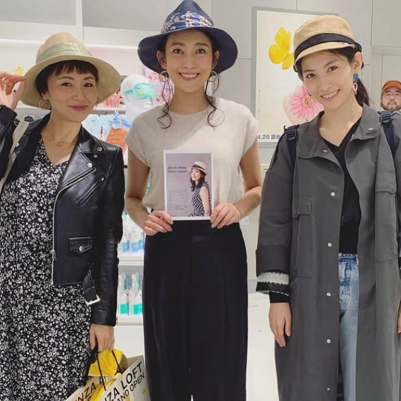 田中美里さんのインスタグラム写真 - (田中美里Instagram)「26日の銀座ロフトリニューアルオープンの日に、京子ちゃんがお友達の加藤理恵さんと一緒に来てくれました。 どのお帽子もとってもお似合いで、、お2人が選んでる姿を眺めてるだけでしあわせな気持ちに。 ありがとうございました！  #楊原京子  #加藤理恵 #お似合いでした #帽子 #ジンノビートシテカッシ #ジンノビ #八百吉 #銀座ロフトグランドオープン」4月28日 18時58分 - misatotanaka77