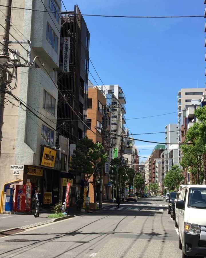 のインスタグラム：「IYC神保町新スタジオ建設中！ 奥半分の鉄骨フレームが出来上がりました。 ゴールデンウィーク休みなしの夜間作業で頑張っています。 7月末完成予定！ お楽しみに！ @international_yoga_center  #yoga #kenharakuma #ashtangayoga #アシュタンガヨガ #アシュタンガ #iyc #internationalyogacenter #インターナショナルヨガセンター」