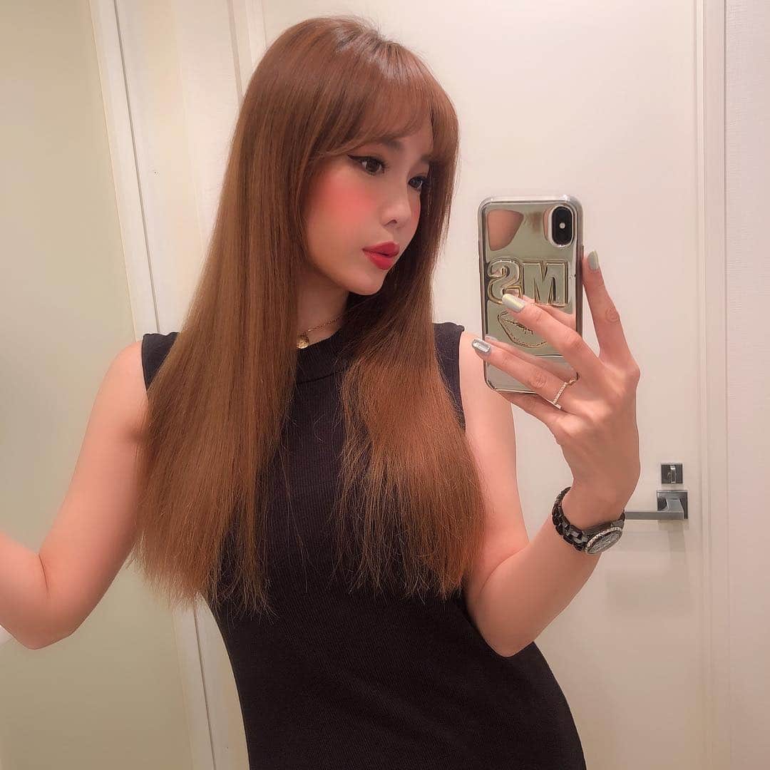 のインスタグラム：「去年の12月ぶりにクリスティーナクリニックさんへ行ってましたん🧡脂肪細胞にダイレクトに効いてくれるという人参注射を久々に😌🥕 なりたい希望を相談すると、メリットもデメリットもちゃんと教えてくださいます🌈 美容は欲張りになってしまいがちだけど何でもやり過ぎは良くないと思うので、親身になって教えてくれる先生はとてもありがたいのです(*´ー｀*)✨ 今回もありがとうございました★ * * * #cjjuri #jurixoxoxo #美容day #クリスティーナクリニック #銀座 #駅近 #小顔注射 #人参注射 #高麗人参 #痩身注射 #切らない脂肪吸引 #副作用なし #ダウンタイムなし #christinaclinic #christinaginza」