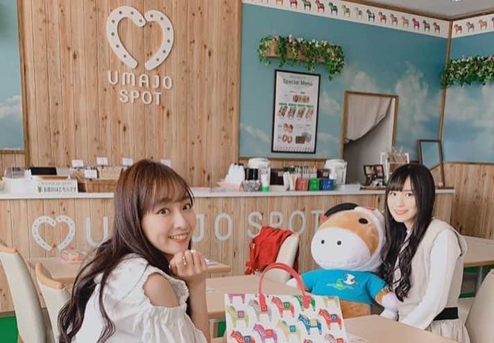 長谷川萌美さんのインスタグラム写真 - (長谷川萌美Instagram)「. . #新潟競馬場 での『Bitter＆SweetのGOLDEN SOUNDay♪ 』 公開録音&ミニライブ、 ありがとうございました❤️ . また来た時はラジオにライブに！💓 馬券も当たりますように！✨ . .  #UMAJO #馬女 #スポット #インスタ映え #ビタスイ #fmport #最後に罰ゲームの変顔 #久々すぎてクオリティは満足いきませんが許してね😉 ♡」4月28日 19時13分 - moemi_hasegawa