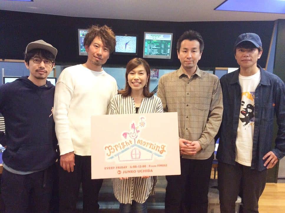 のインスタグラム：「FM802 BRIGHT MORNING、ASIAN KUNG-FU GENERATIONが3週連続ゲスト！！ REQUESTAGE 2019に向けてのスペシャル企画『アジカンにおねだリクエスト！！』、毎週、おねだりを叶えていただきました♡  ①REQUESTAGEで演奏してほしいリスナーの皆さんからのリクエストを発表させてください！！ （1位はリライト♬） ・ ②新曲をオンエア解禁させてください！！ （Dororo/解放区、制作エピソード、めちゃくちゃ面白かったです！Dororoを初オンエア♬） ・ ③一緒にヨガやってください！！ （伊地知さんのヨガエピソード、みんなにバラされちゃいました。笑←こちら、まだタイムフリーで聴けます♬） ・ 毎週、アジカンの新たな一面に出会えて、楽しすぎる企画でした。明日のREQUESTAGE 2019、どんなセットリストになるのかなぁ。めちゃくちゃ楽しみです！ #asiankungfugeneration #アジアンカンフージェネレーション #アジカン #fm802 #brightmorning #requastage #タイムフリーで聴けます」